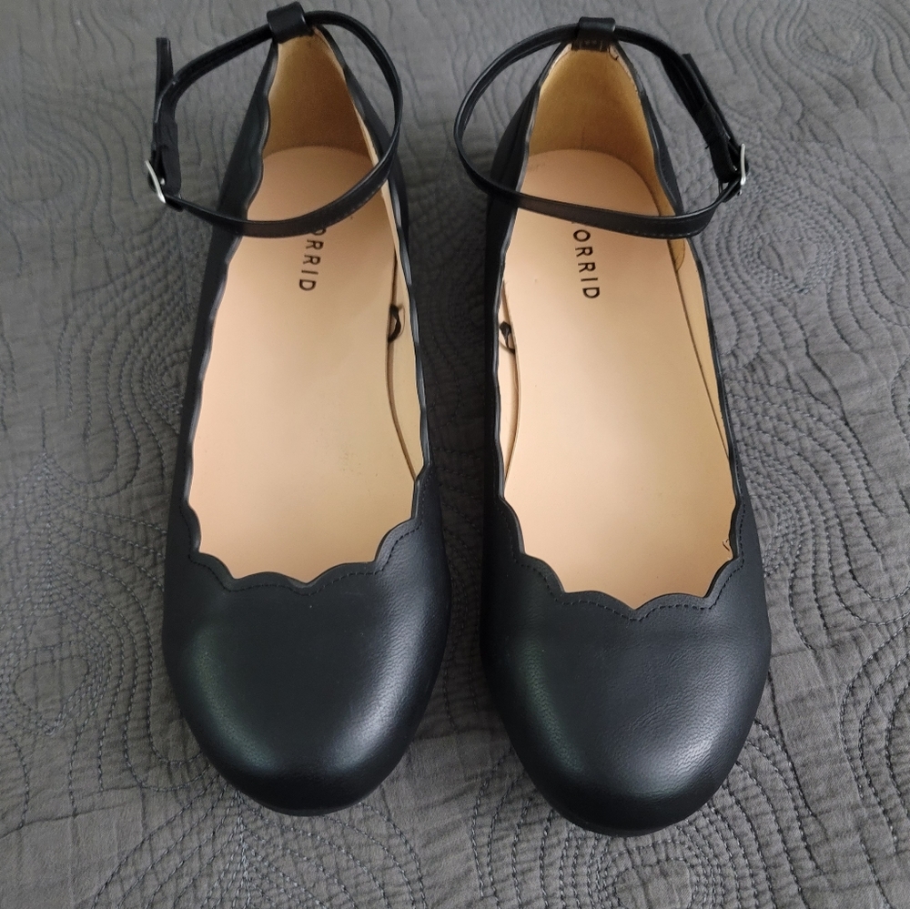Nwot Torrid 10 Black Scallop Flat